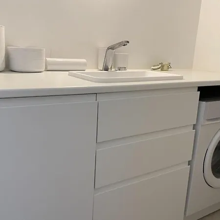 Newly Renovated Love Nest Near Montmartre Apartment *