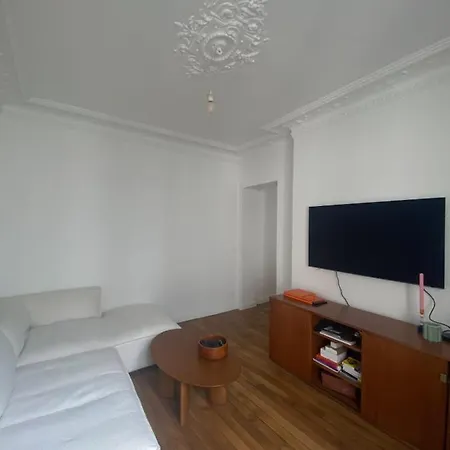 Newly Renovated Love Nest Near Montmartre Apartment